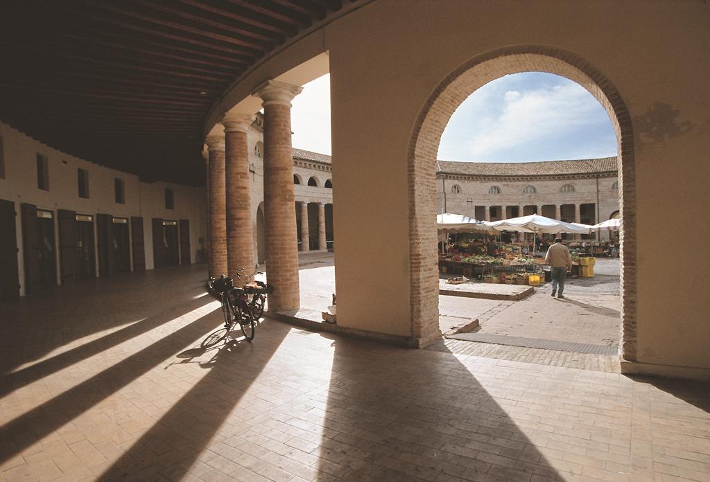 Al Foro Annonario Bed & Breakfast Senigallia Bagian luar foto